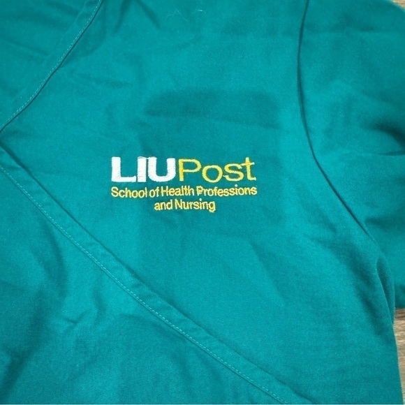 LIU Post school of nursing green nursing top size small - Picture 2 of 5
